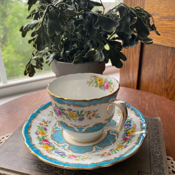 Crown Staffordshire English Fine Bone China Teacup and Saucer Set F15743 - Picture 7 of 14